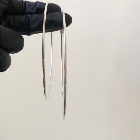 Real silver hoops. 4 1/4”. Smooth and shiny surface to reflect the light. - Picture 3 of 5